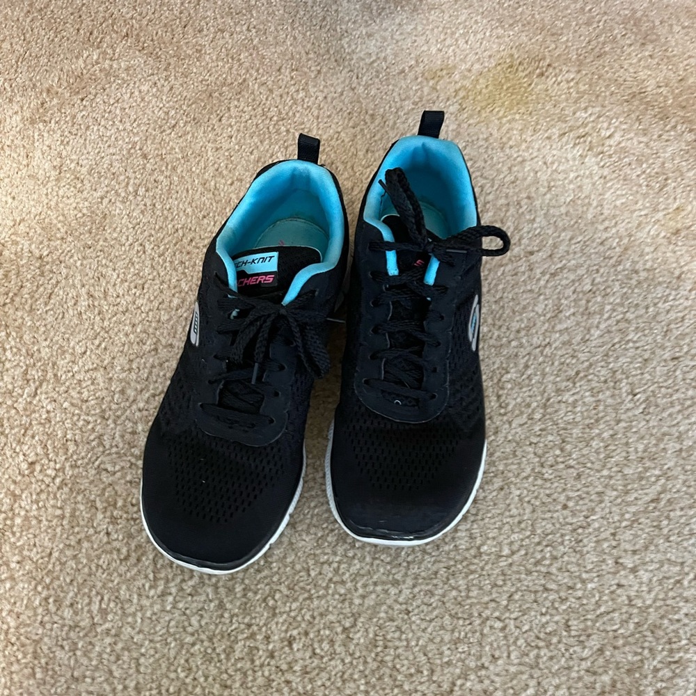 Sketchers sneakers